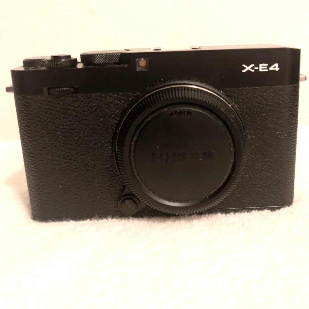 Fujifilm X-E4 Black Excellent Condition Updated NWOB Pls read Description